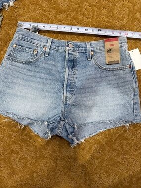 Levi’s 501 denim button fly jean shorts, new with tags. Size 32